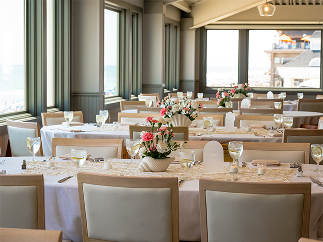 McLoone's Pier House Photo Gallery Image