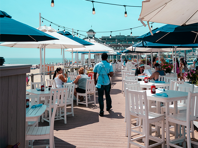 McLoone's Pier House Photo Gallery Image